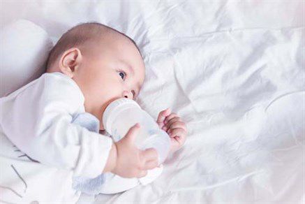 Sữa nào cho trẻ sơ sinh từ 0-6 tháng tuổi? Sữa cho bé dưới 1 tuổi