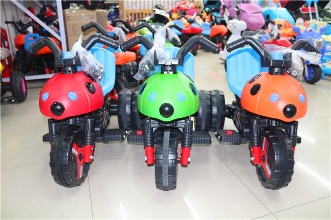 ban xe dien tre em cu