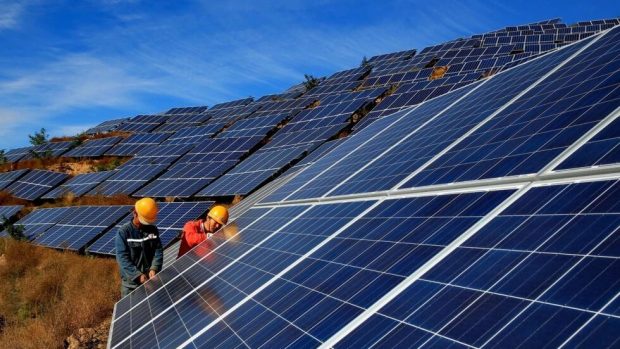 Lắp hệ thống năng lượng mặt trời
