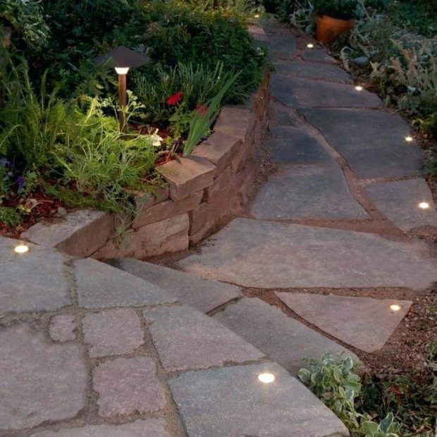 đèn năng lượng mặt trời sân vườn chống nước